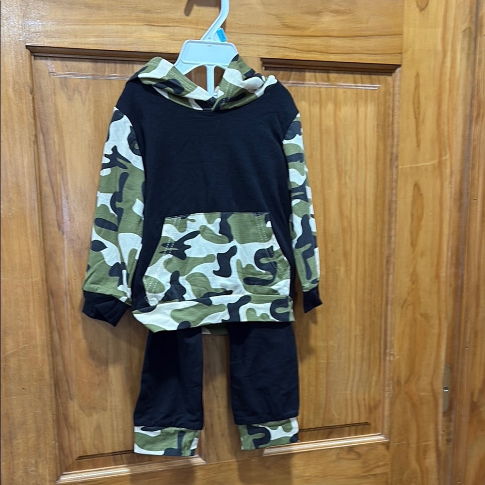 Camouflage Hoodie and Pants Set 9/12 month NWOT